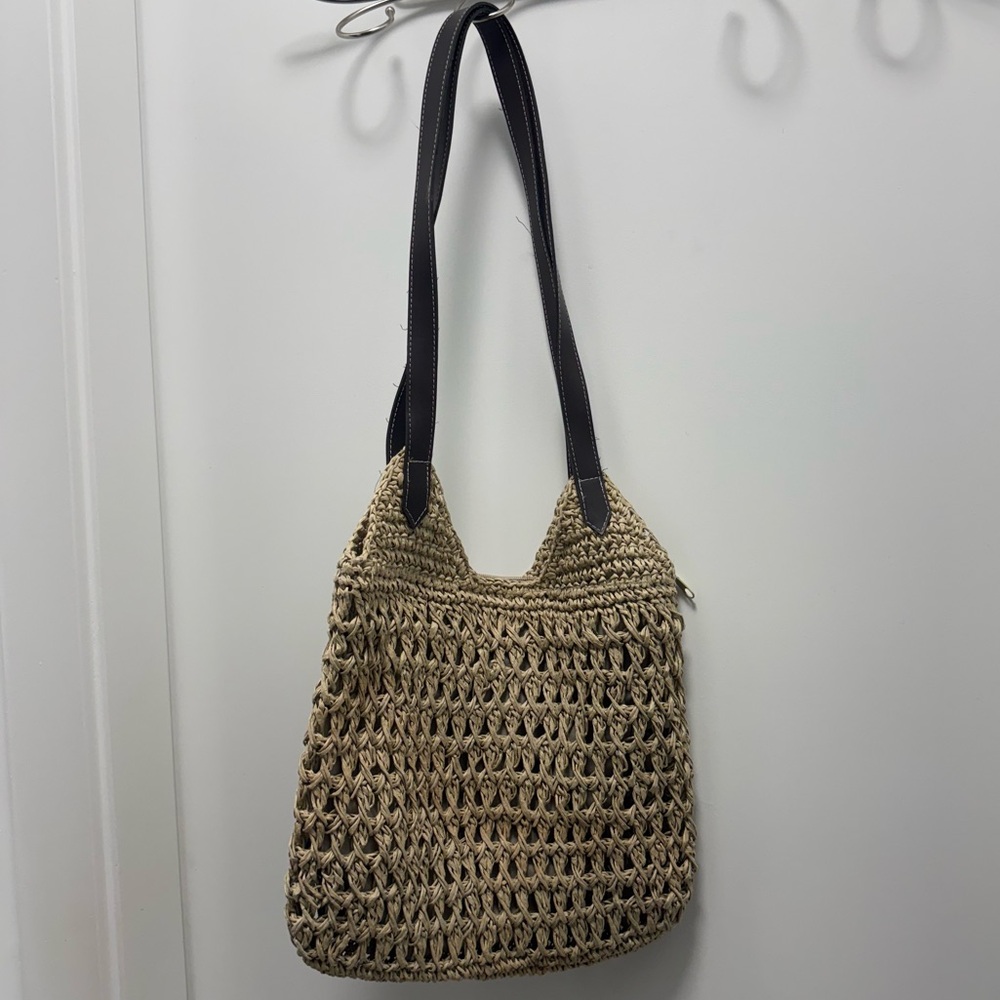 Woven Tan Tote Bag With Zipper Closure - Picture 1 of 9